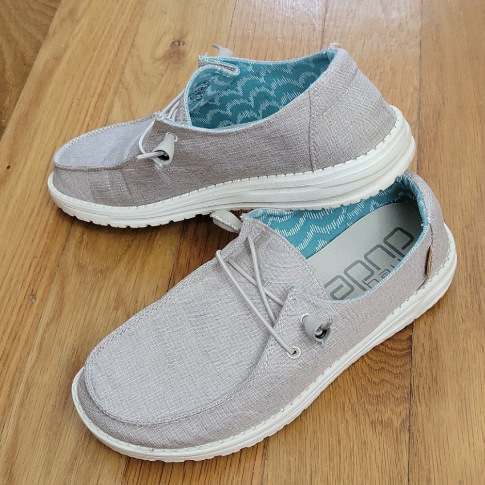 Women's Size 8 Hey Dude shoes